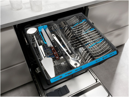 1930917_v06_b 04_02_2024 18_42_29.jpg